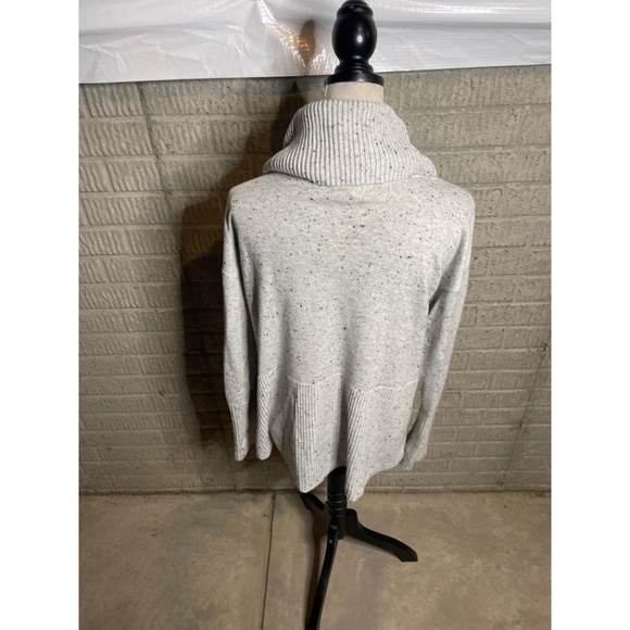 Lou & Grey Womens Light Grey Oversized Cowl Neck Sweater Size M‎ - Picture 3 of 5